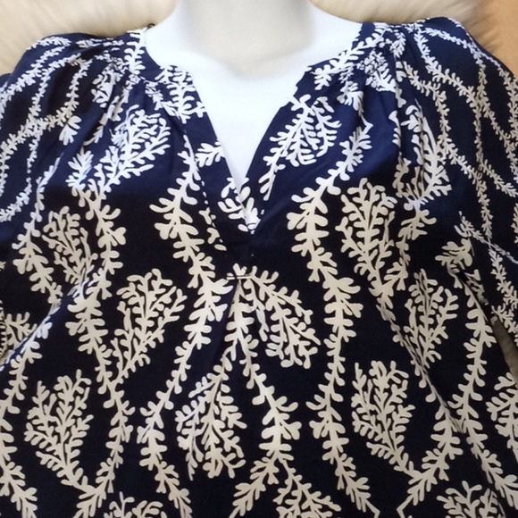 Crown & Ivy Printed Vines Blouse - Picture 11 of 12